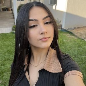 Meet your Posher, Mia